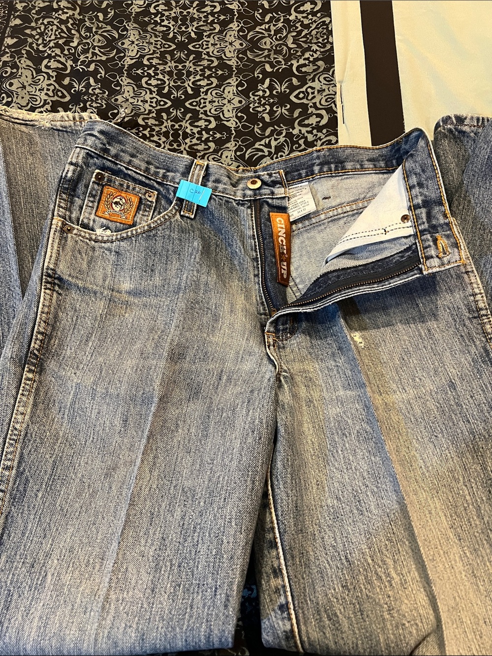 Cinch BRONZE LABEL Men’s Light Blue Distressed Straight Jeans
